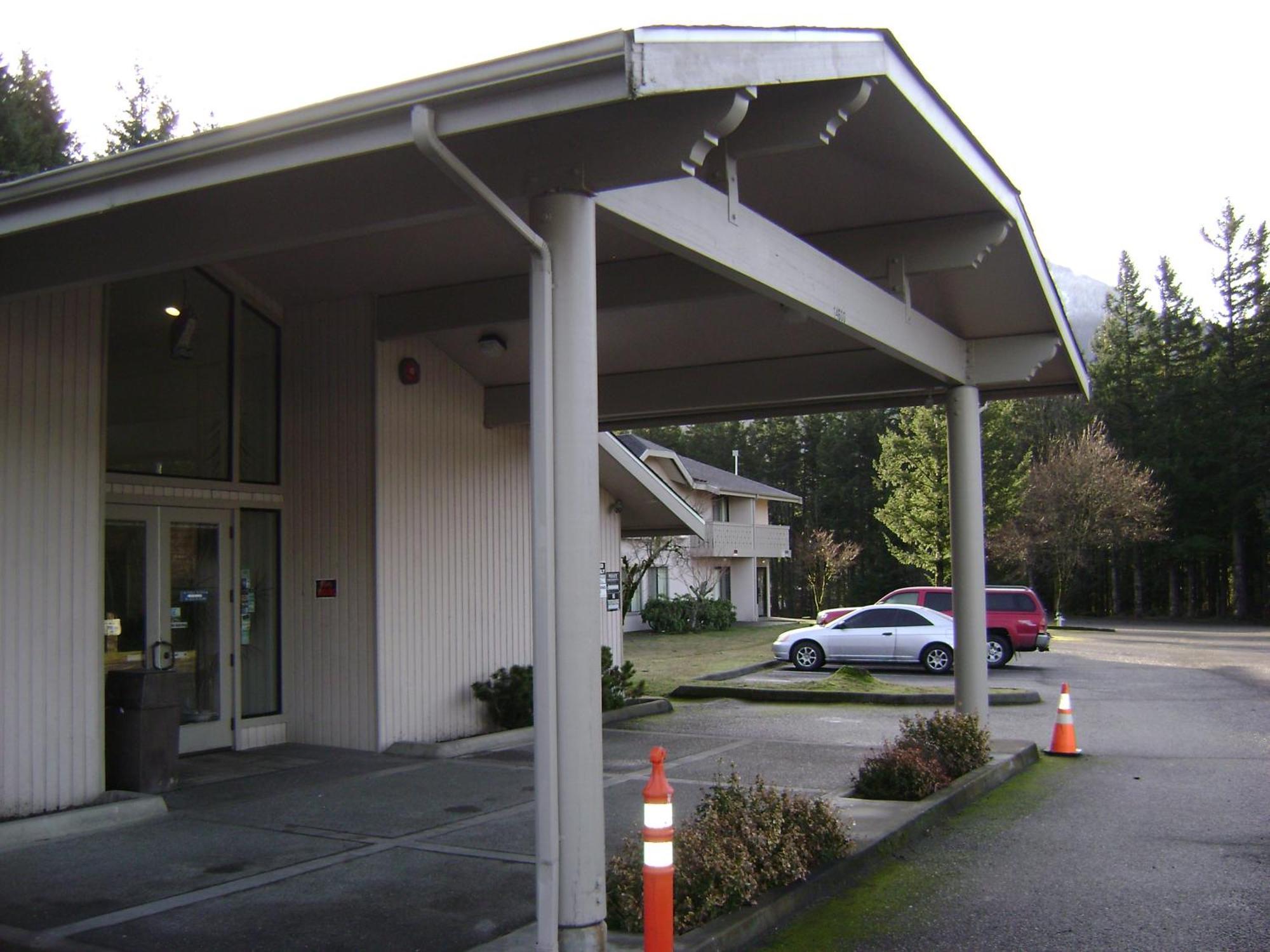Edgewick Inn North Bend Exterior photo